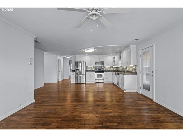 1713 MAPLE St, Myrtle Point, OR 97458