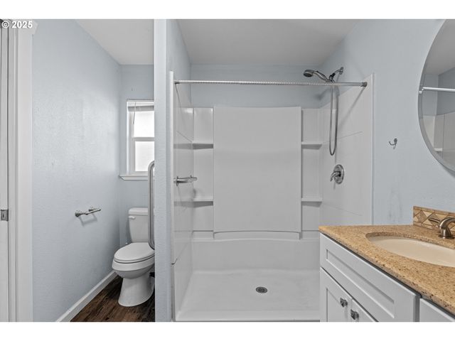 1713 MAPLE St, Myrtle Point, OR 97458