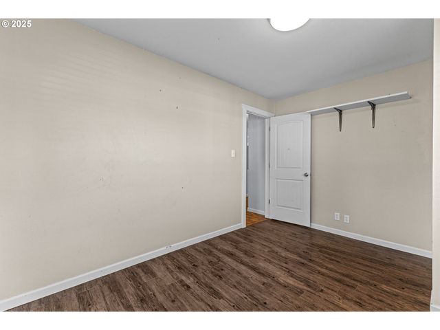 1713 MAPLE St, Myrtle Point, OR 97458