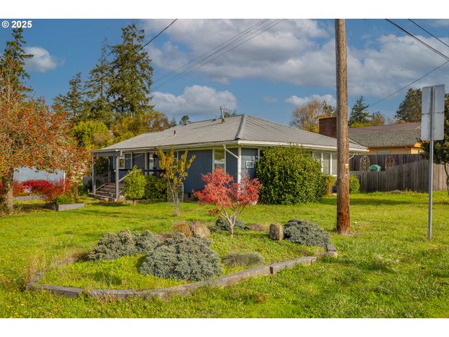 1713 MAPLE St, Myrtle Point, OR 97458