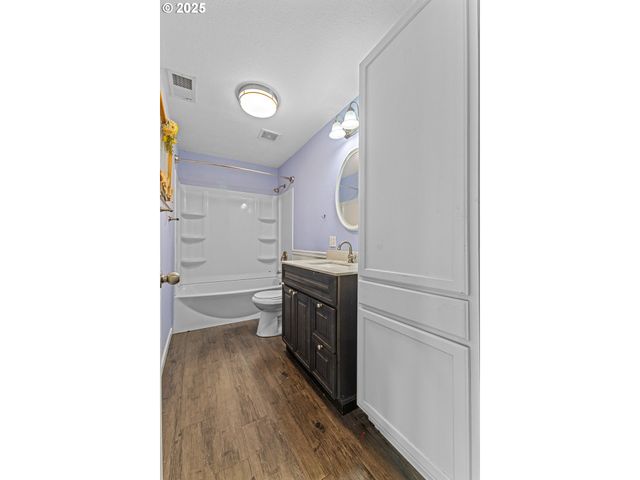 1713 MAPLE St, Myrtle Point, OR 97458