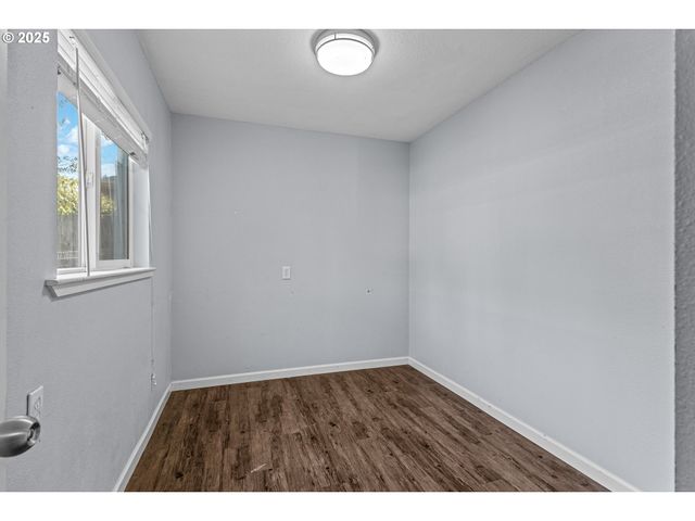 1713 MAPLE St, Myrtle Point, OR 97458