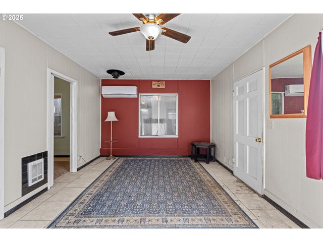 1713 MAPLE St, Myrtle Point, OR 97458