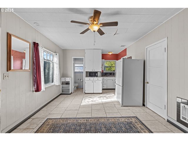 1713 MAPLE St, Myrtle Point, OR 97458