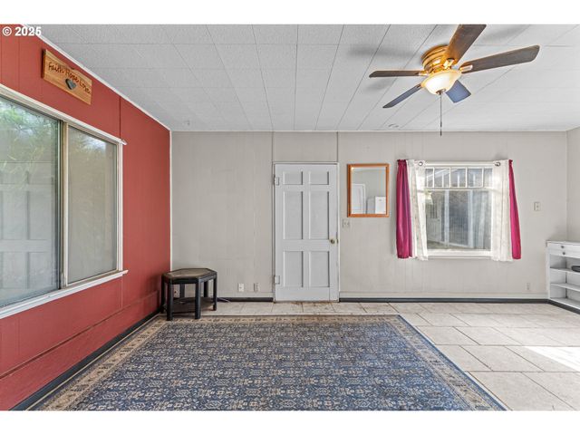 1713 MAPLE St, Myrtle Point, OR 97458