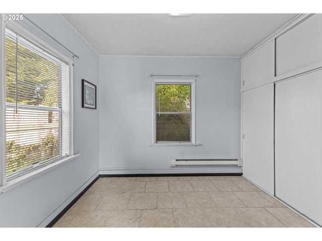 1713 MAPLE St, Myrtle Point, OR 97458