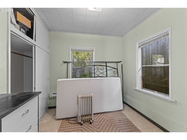 1713 MAPLE St, Myrtle Point, OR 97458