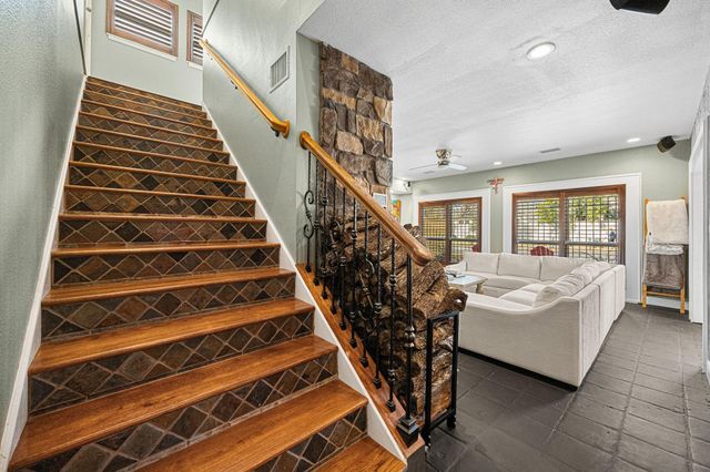 202 E 7th Street, Houston, TX 77007