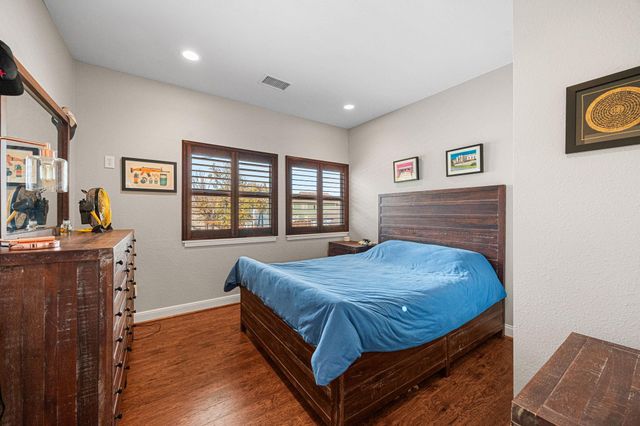 202 E 7th Street, Houston, TX 77007