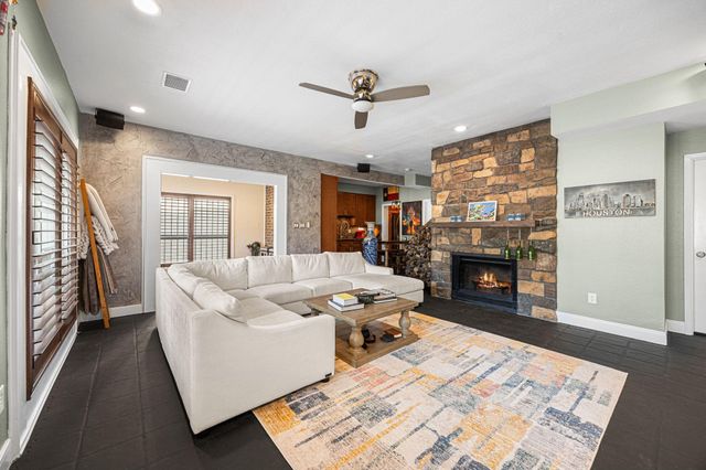 202 E 7th Street, Houston, TX 77007