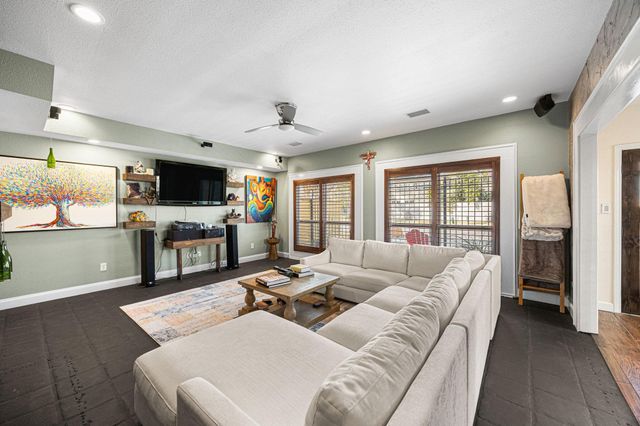 202 E 7th Street, Houston, TX 77007