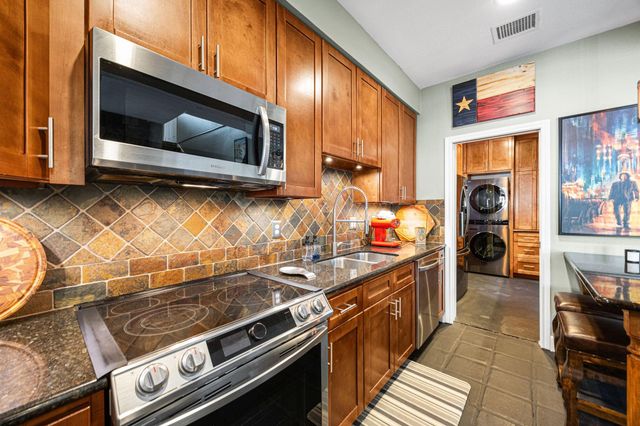 202 E 7th Street, Houston, TX 77007