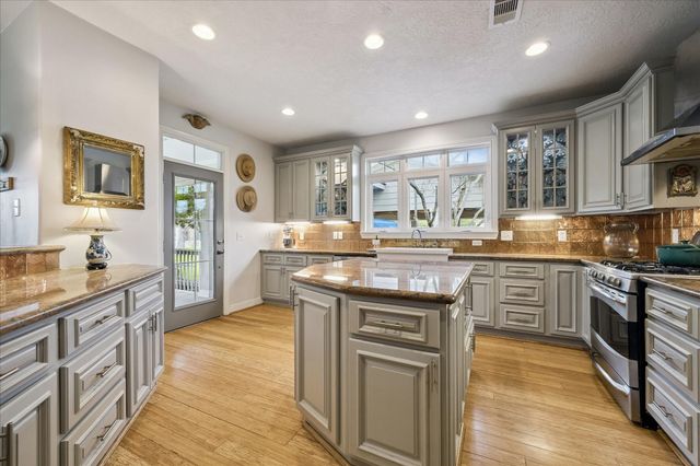 301 Westfield Lane, Friendswood, TX 77546