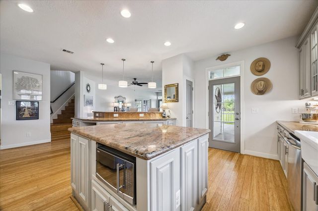 301 Westfield Lane, Friendswood, TX 77546