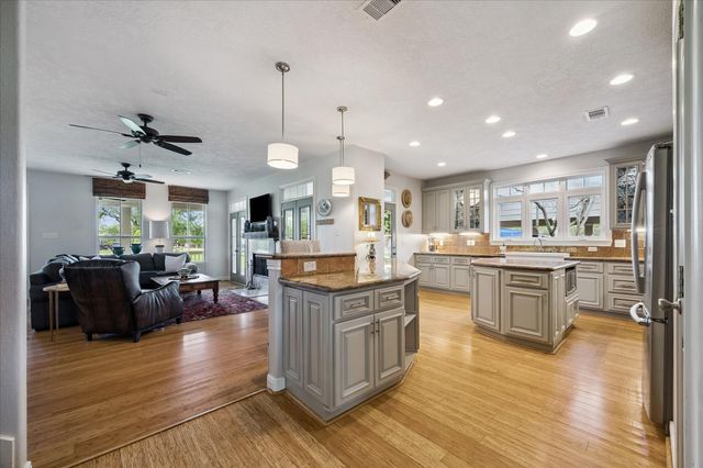 301 Westfield Lane, Friendswood, TX 77546