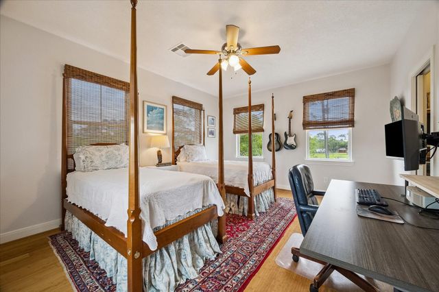 301 Westfield Lane, Friendswood, TX 77546