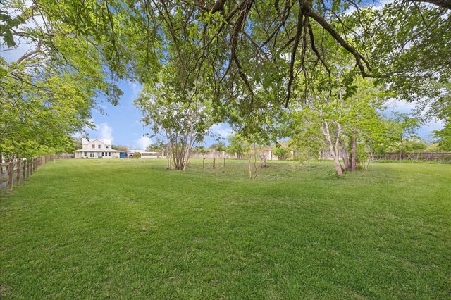 301 Westfield Lane, Friendswood, TX 77546