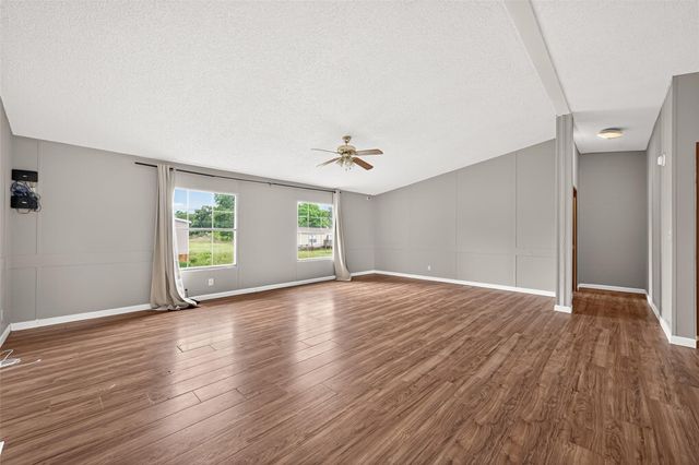 5982 Waukegan Rd, Conroe, TX 77306