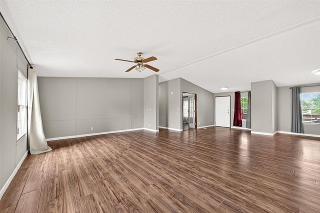 5982 Waukegan Rd, Conroe, TX 77306