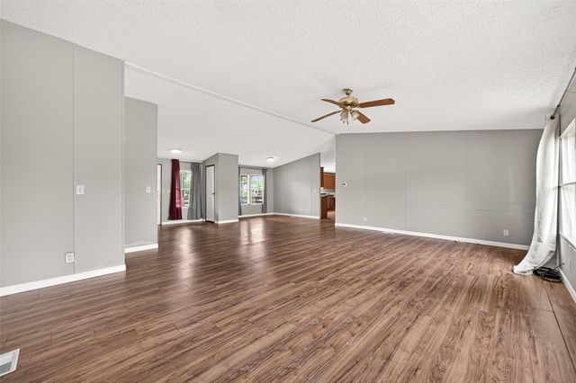5982 Waukegan Rd, Conroe, TX 77306
