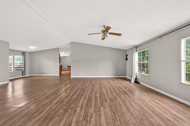 5982 Waukegan Rd, Conroe, TX 77306