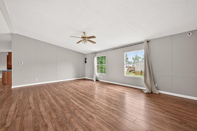 5982 Waukegan Rd, Conroe, TX 77306