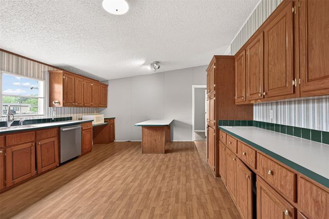 5982 Waukegan Rd, Conroe, TX 77306