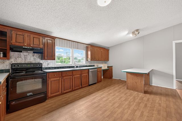 5982 Waukegan Rd, Conroe, TX 77306
