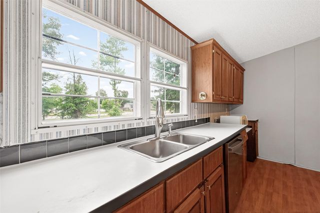 5982 Waukegan Rd, Conroe, TX 77306