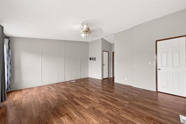 5982 Waukegan Rd, Conroe, TX 77306
