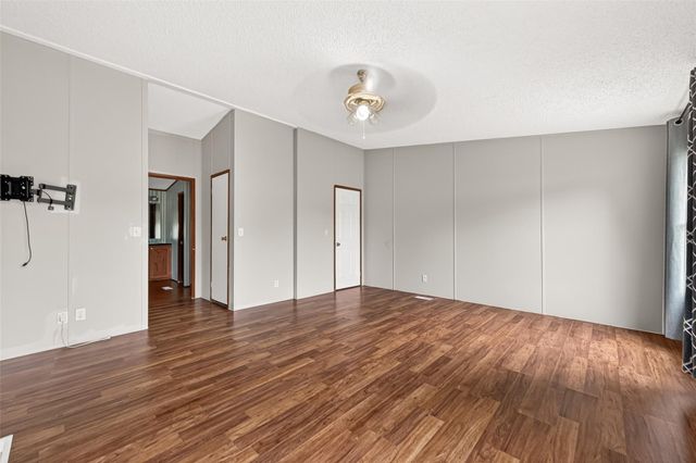 5982 Waukegan Rd, Conroe, TX 77306