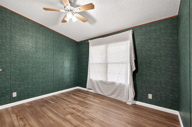 5982 Waukegan Rd, Conroe, TX 77306