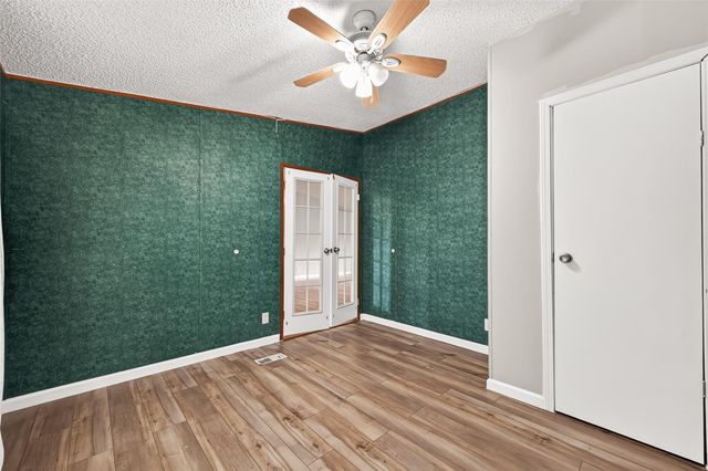 5982 Waukegan Rd, Conroe, TX 77306