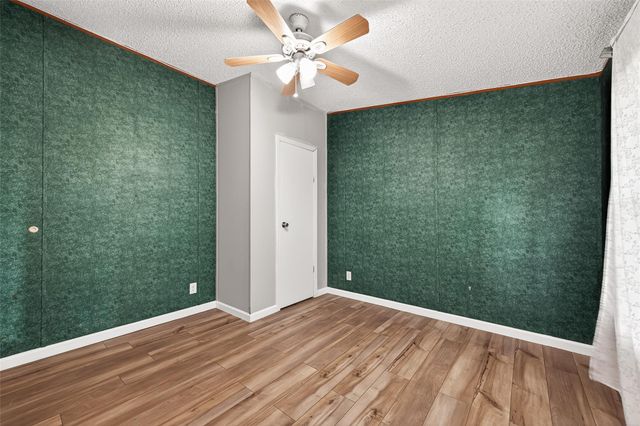 5982 Waukegan Rd, Conroe, TX 77306