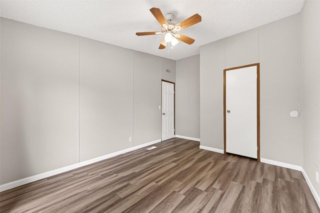 5982 Waukegan Rd, Conroe, TX 77306