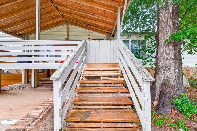 5982 Waukegan Rd, Conroe, TX 77306