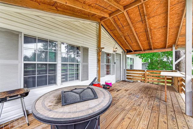 5982 Waukegan Rd, Conroe, TX 77306
