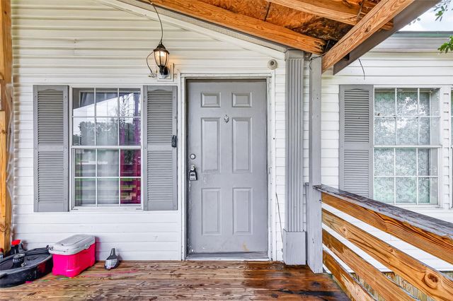 5982 Waukegan Rd, Conroe, TX 77306