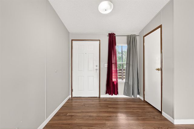 5982 Waukegan Rd, Conroe, TX 77306