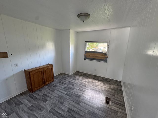 106 W Water Street, Converse, IN 46919