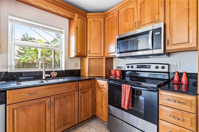 7718 Bristol Bay Ln, Lake Worth, FL 33467