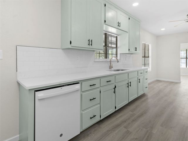 723 E Nowlin Street, Mexia, TX 76667