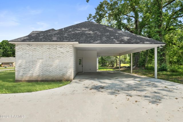 1017 Timber Trails Road, Breaux Bridge, LA 70517