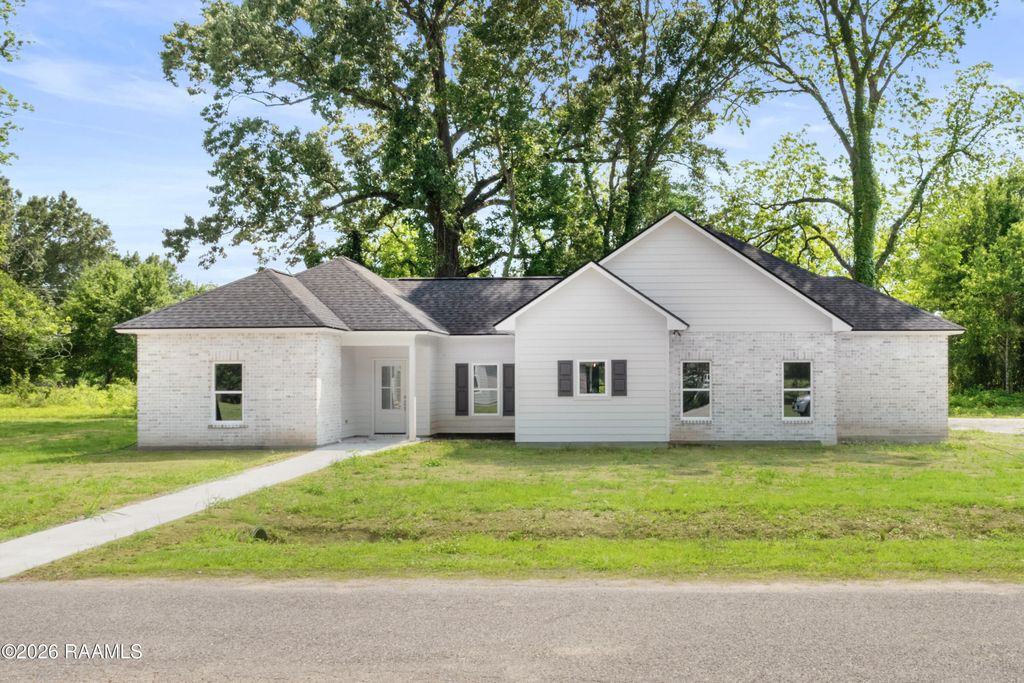 1017 Timber Trails Road, Breaux Bridge, LA 70517