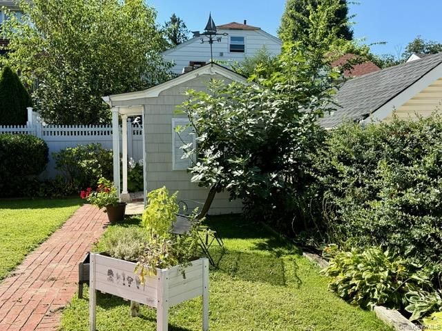 30 Highland Place, Great Neck, NY 11020