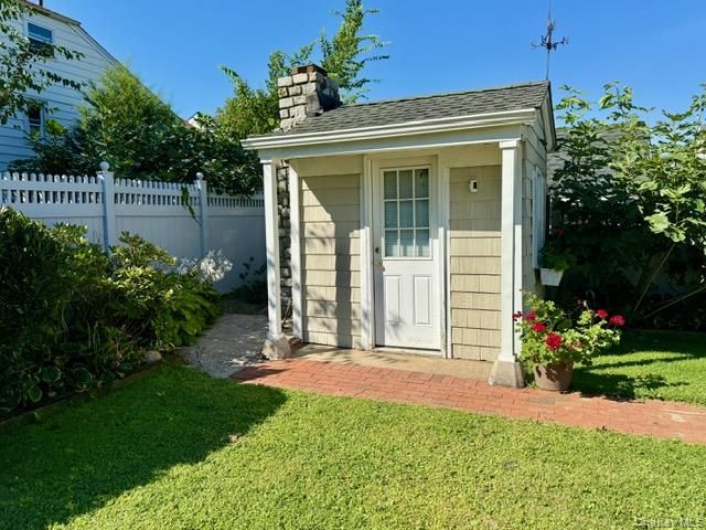 30 Highland Place, Great Neck, NY 11020