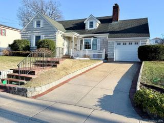 30 Highland Place, Great Neck, NY 11020