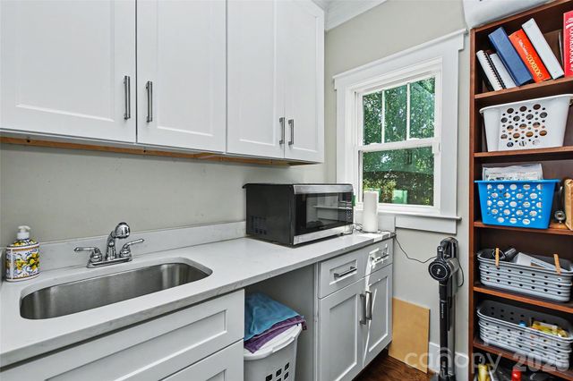 400 Marsh Road, Charlotte, NC 28209