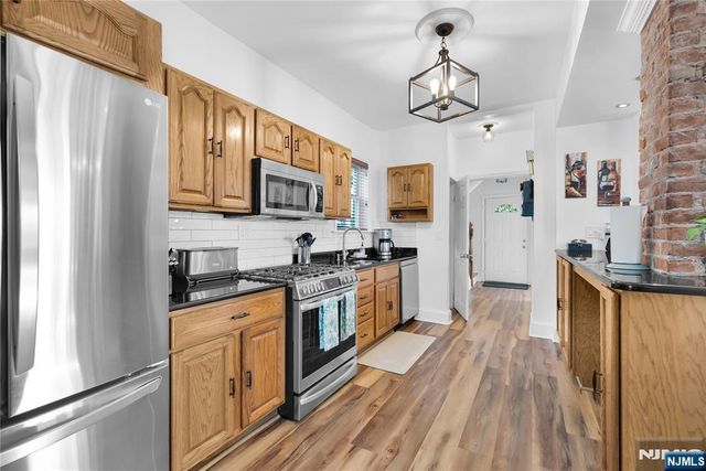 20 Twain Place, Clifton, NJ 07013