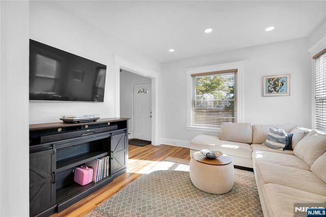 20 Twain Place, Clifton, NJ 07013